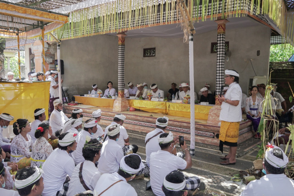 Bupati Giri Prasta Hadiri Karya Ngeratep Tapakan Pura Dalem Meranggi Sibang Kaja